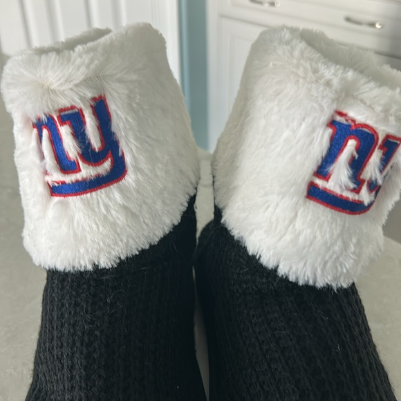 NY Giants Slippers by Forever Collectibles - Picture 6 of 10
